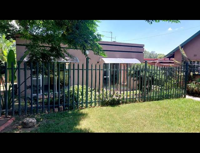 2 BEDROOM PROPERTY TO RENT IN RANDBURG CENTRAL